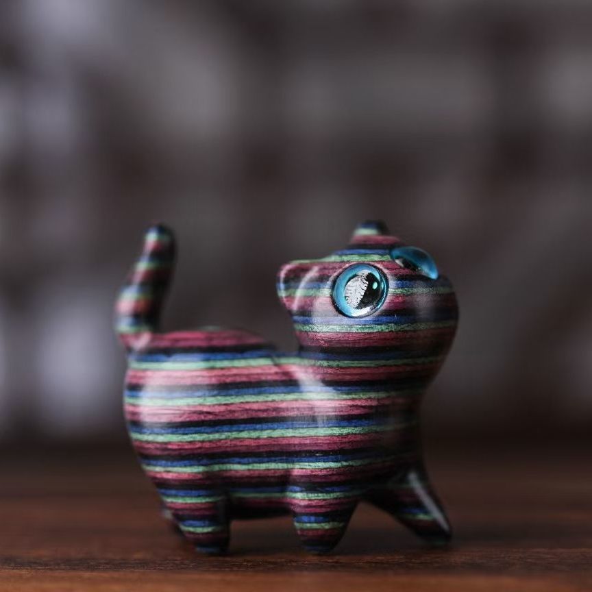 Handcrafted Sandalwood & Ebony Cat Figurines – Minimalist Wooden Animal Ornaments Collection