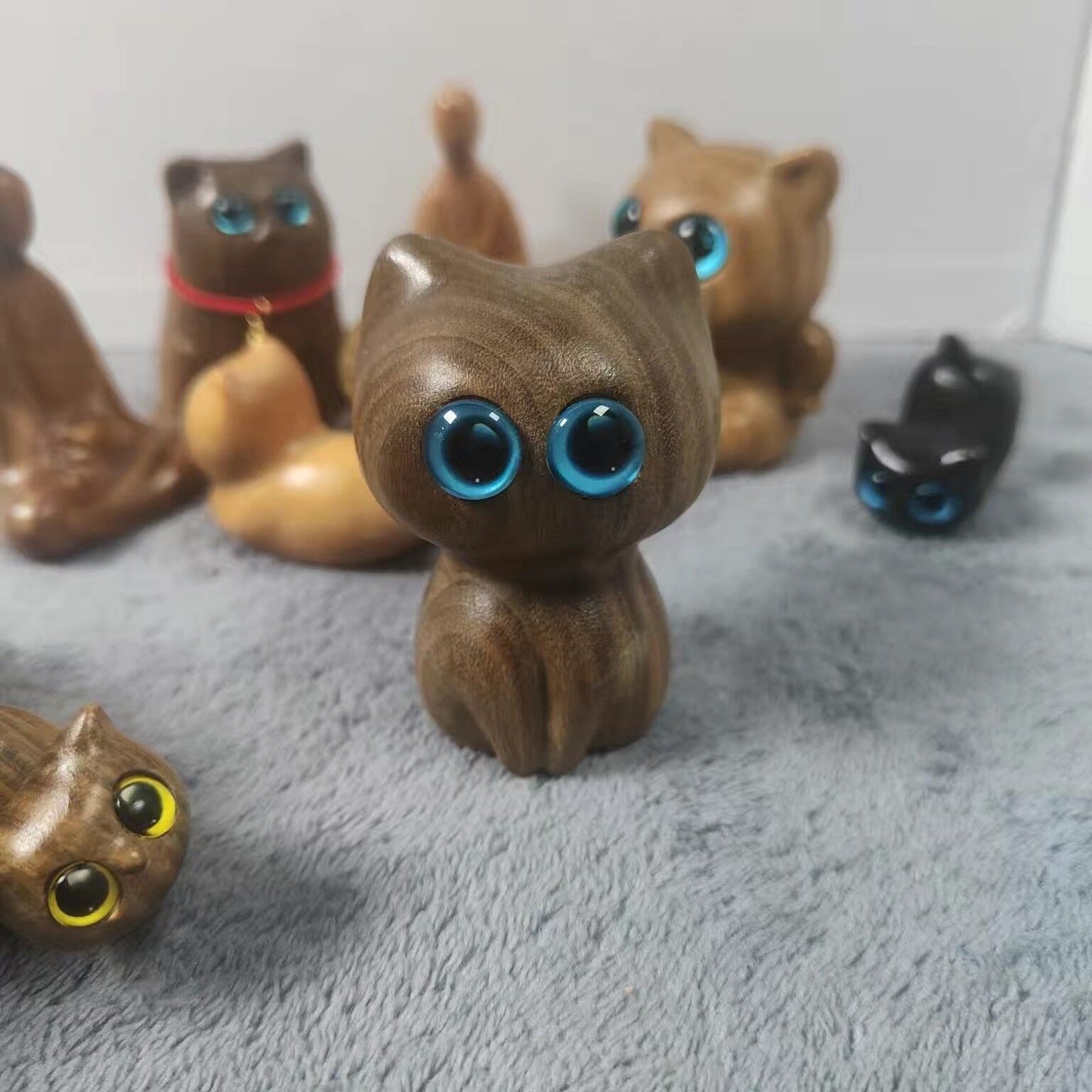 Handcrafted Sandalwood & Ebony Cat Figurines – Minimalist Wooden Animal Ornaments Collection