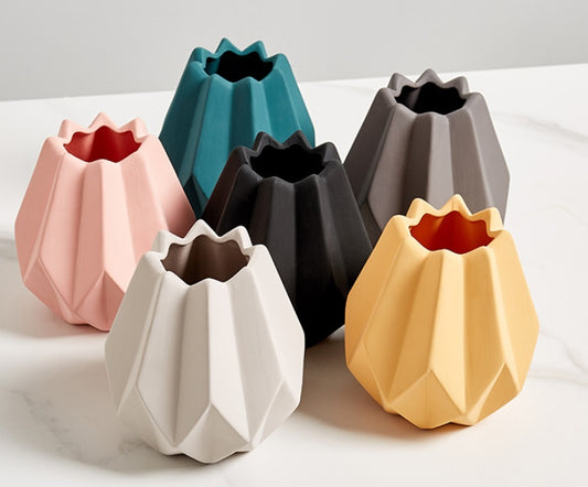 Scandinavian-style decorative ceramic flower vase
