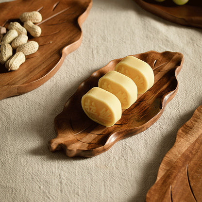 Luxury pine tray with leaf pattern